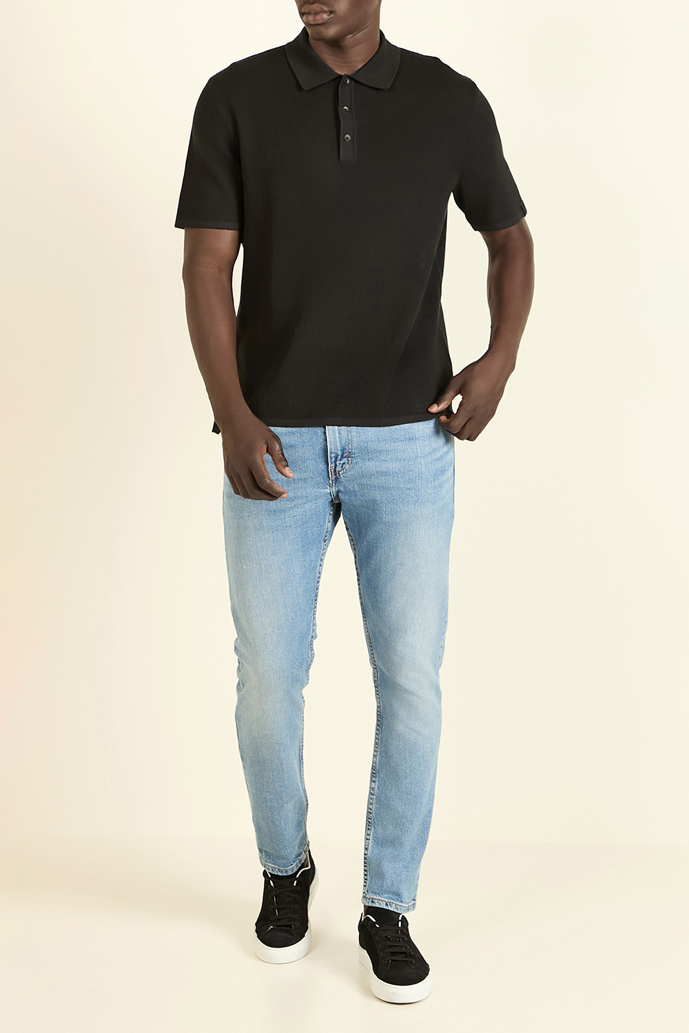 תמונת כל הלוק של מכנסי ג'ינס סלים פיט